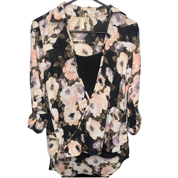 Truth NYC Floral Blouse - Gently Used - Size Medium - Picture 3 of 6
